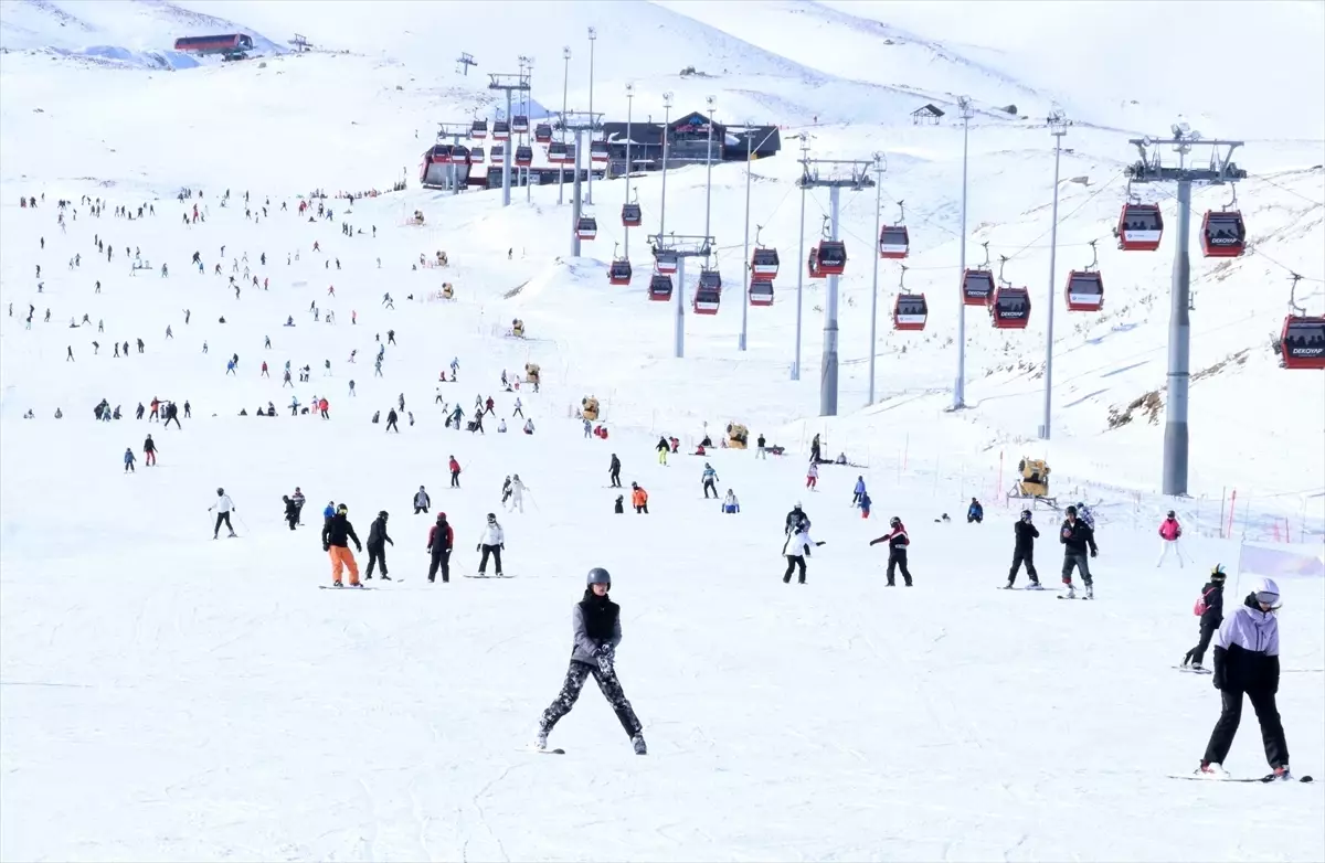 Erciyes Kayak Merkezi Yoğun Geçti