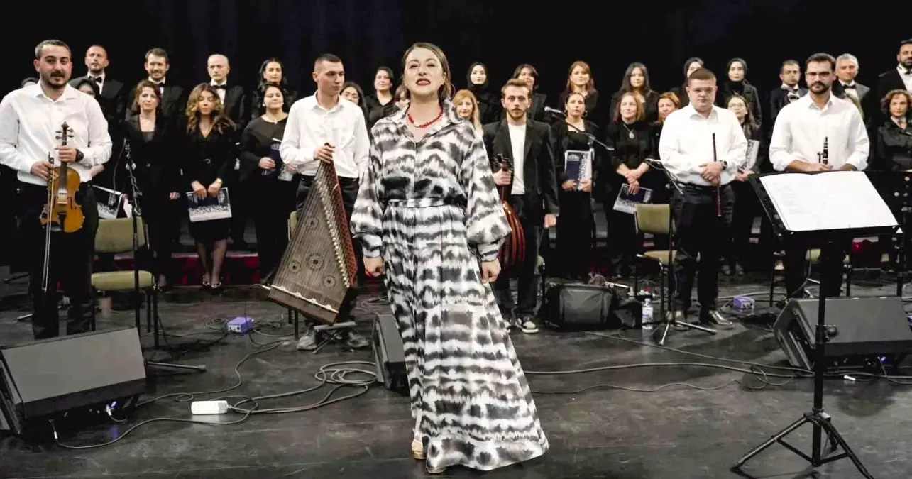 Erzurum\'da renkler köprüsü: Baba ve kız aynı sahnede