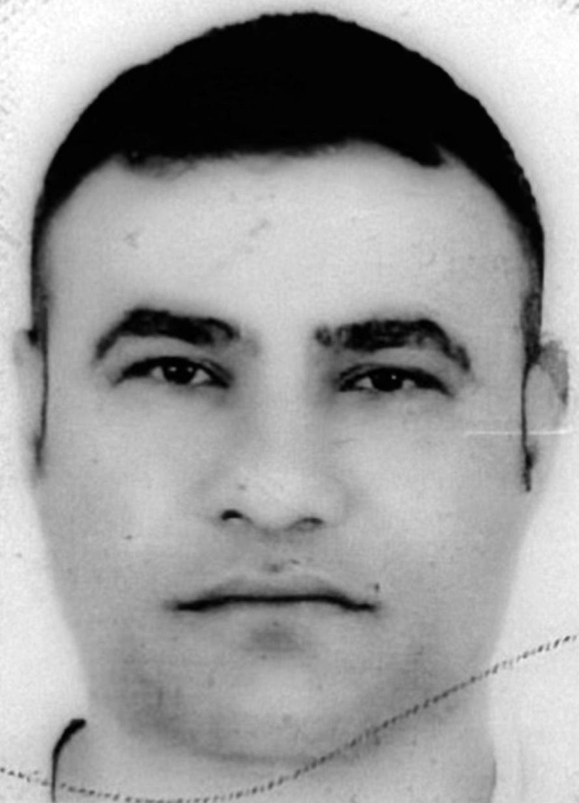 Eşini ve kızını, boğazlarını bıçakla keserek öldürdü