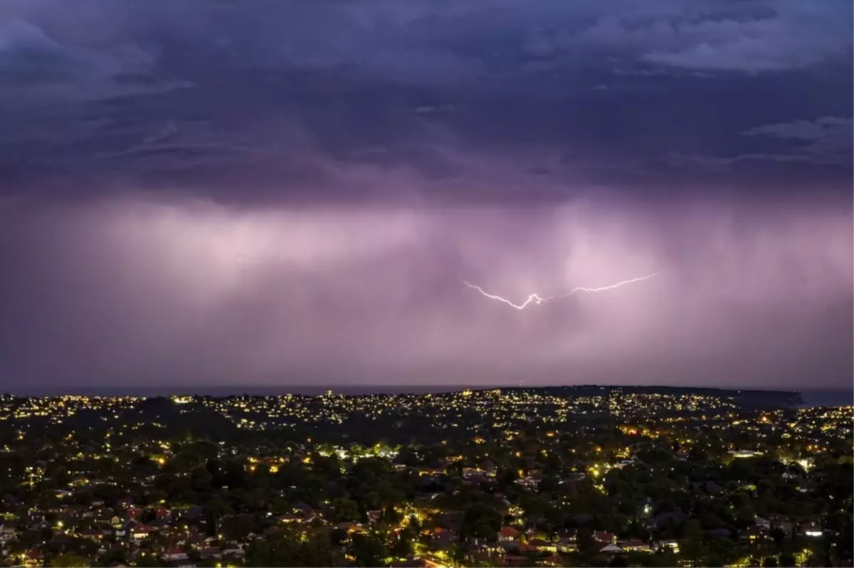 Güney Afrika\'da Yıldırım Düşmesi: 2 Ölü