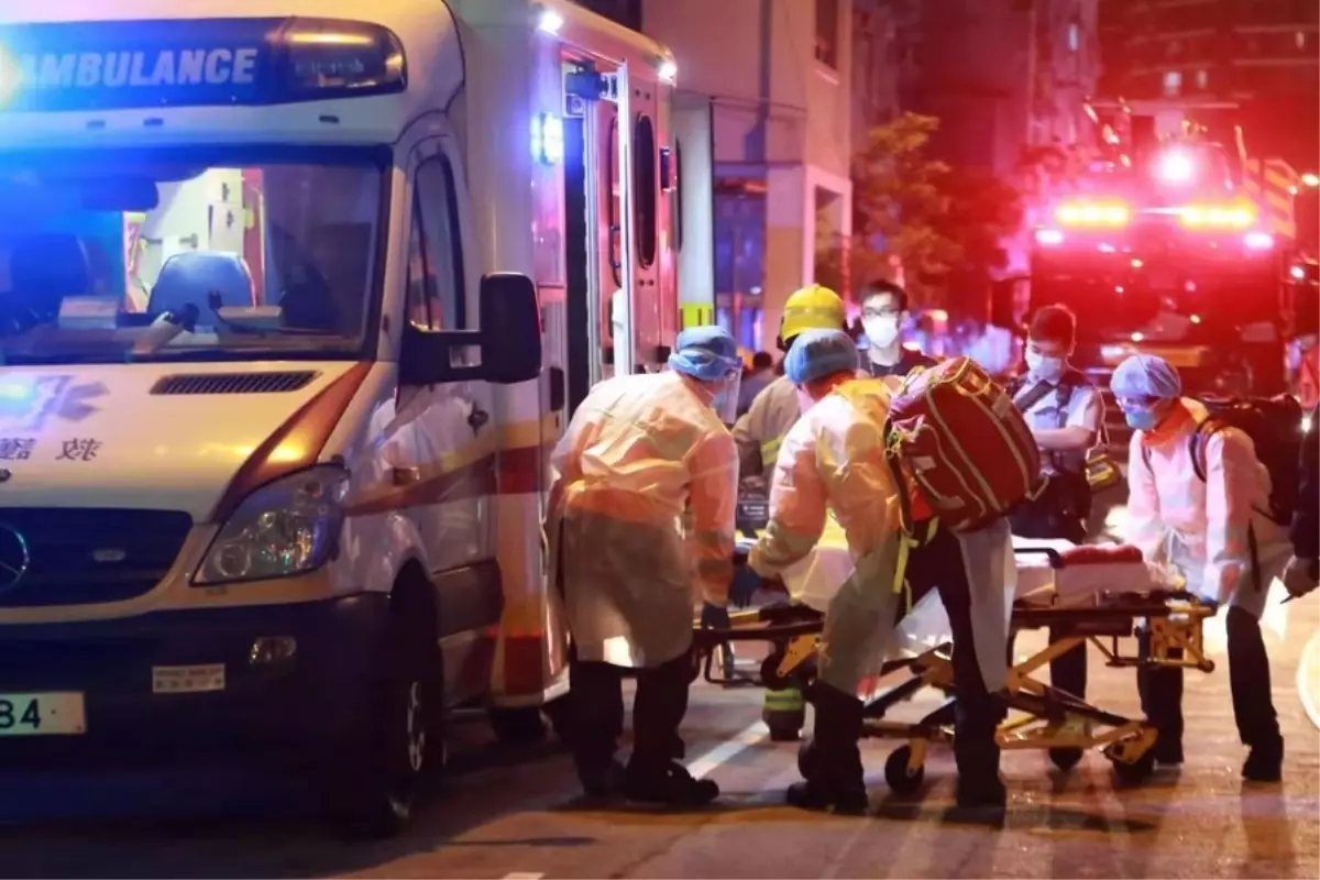 Hong Kong\'da Yangın: 1 Ölü, 8 Yaralı