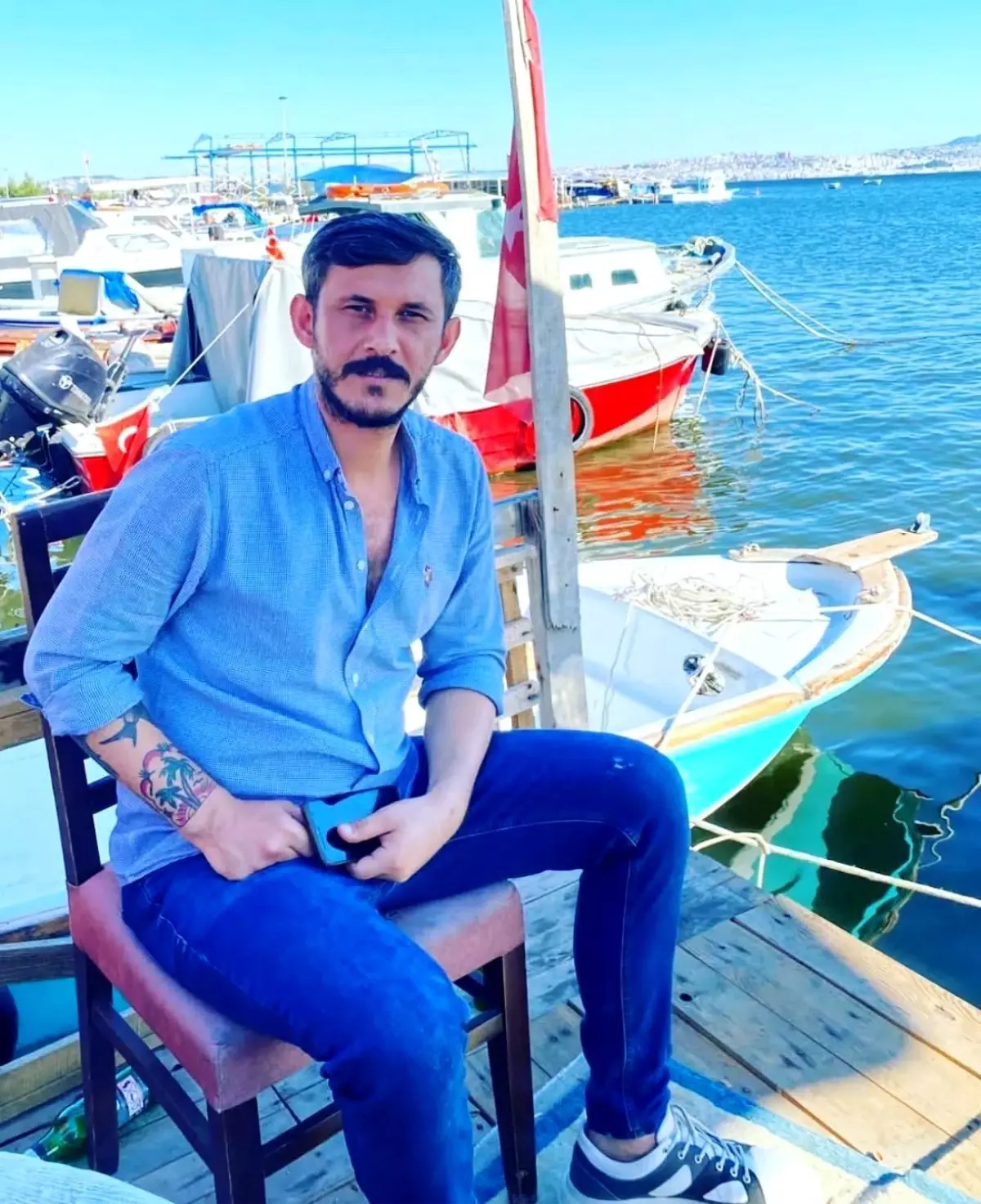 İzmir\'de devrilen motosikletin sürücüsü hayatını kaybetti