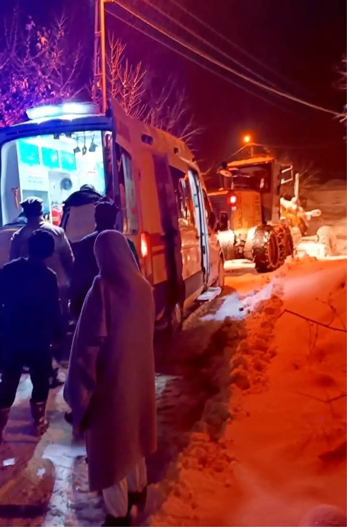 Gölbaşı\'nda Kardan Dolayı Hasta Kurtarıldı