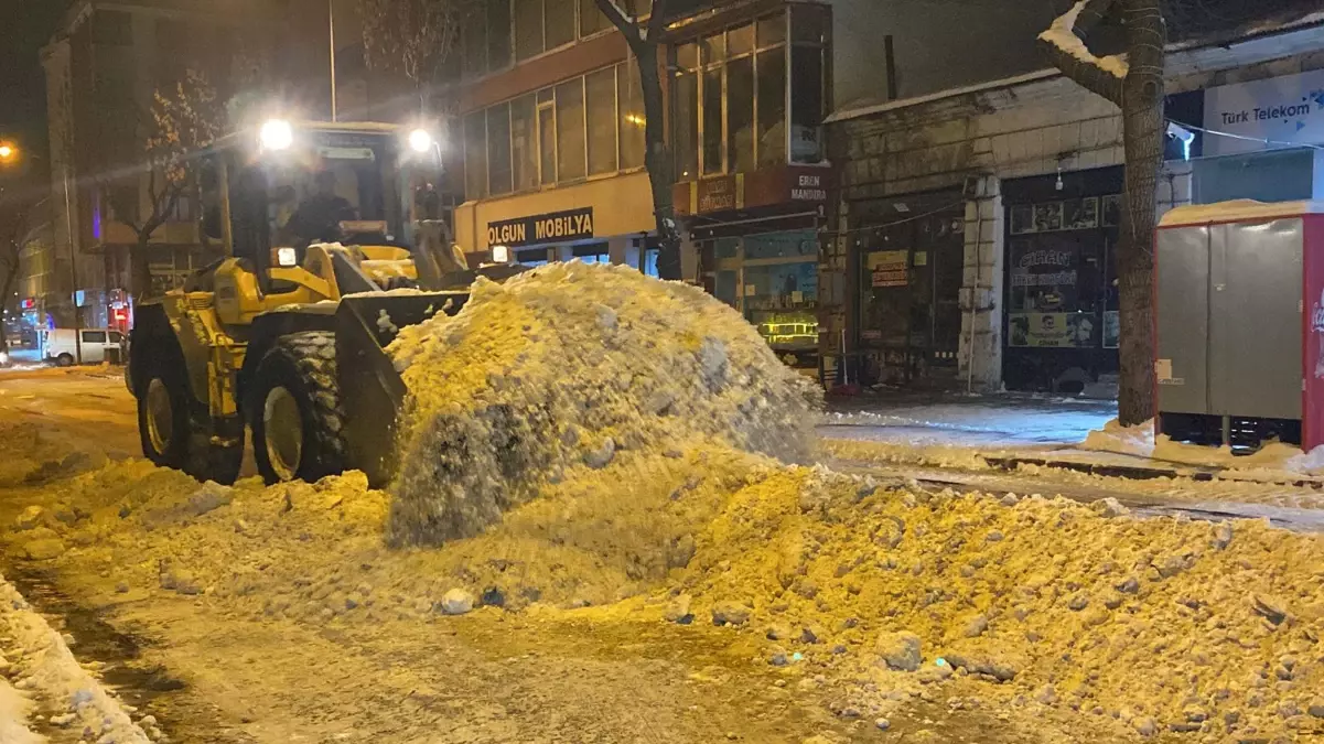 Kars’ta Kar Temizleme Çalışmaları İddialı Devam Ediyor