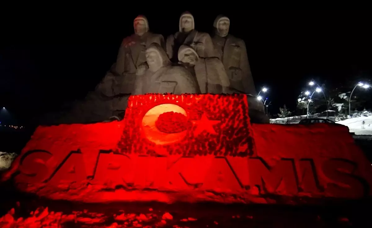 Kars\'ta Şehitler İçin Kardan Heykeller Işıklandırıldı