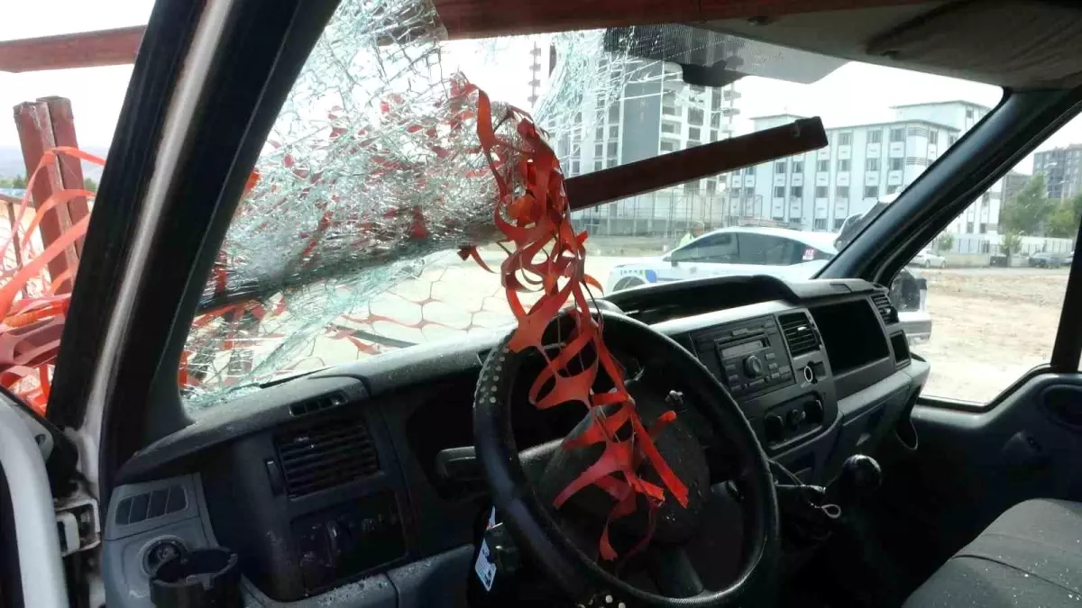 Minibüs Kazasında Yaşlı Sürücü Yaşamını Kaybetti