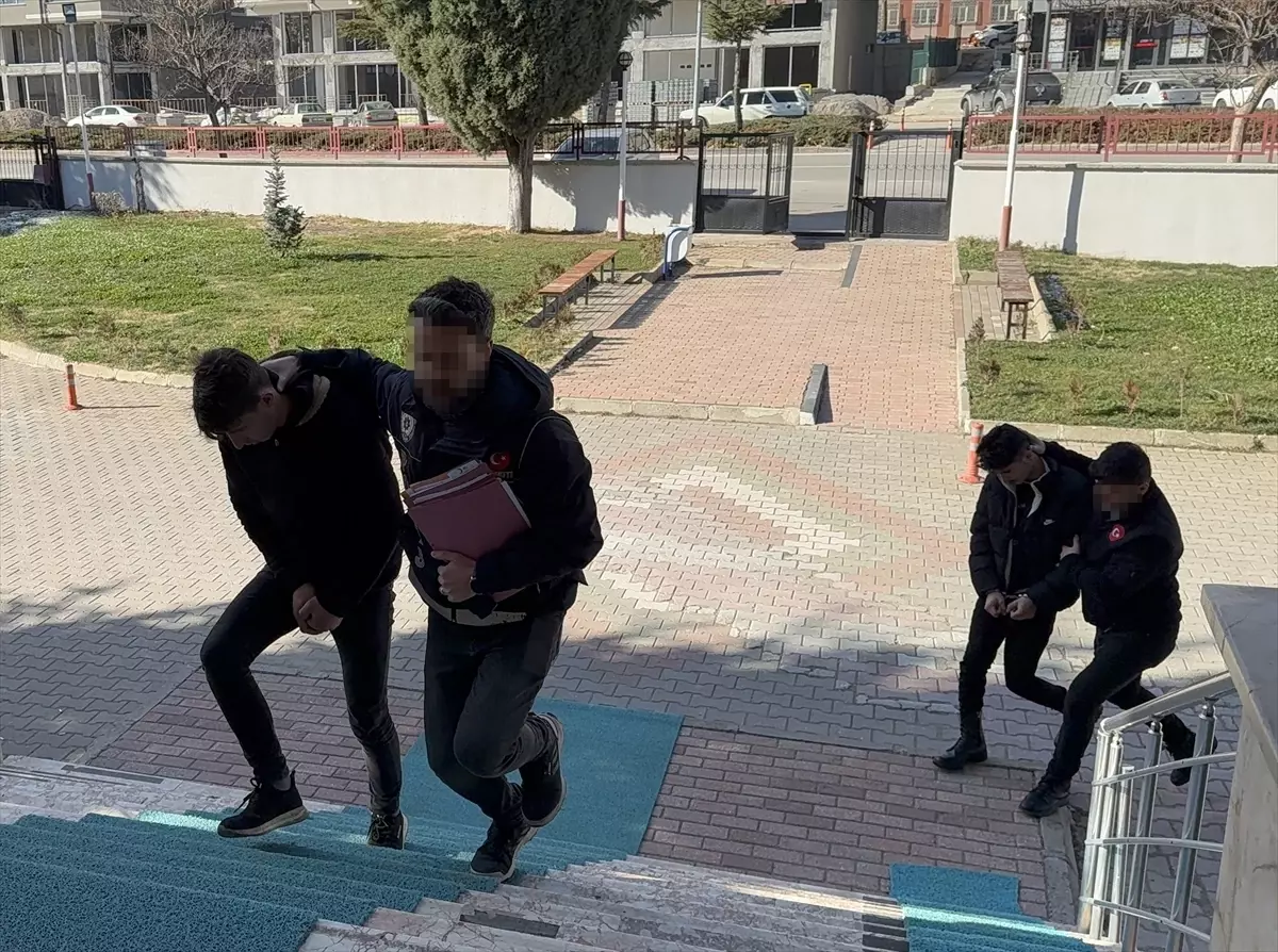 Uyuşturucu Operasyonunda 2 Şüpheli Tutuklandı