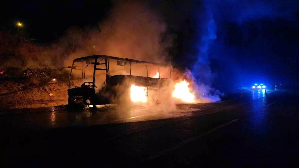 Onlarca yolcusu vardı! Alev alev yandı