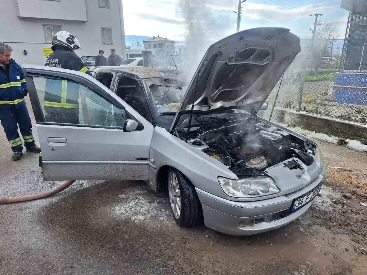 Niksar\'da Park Halindeki Araç Yandı