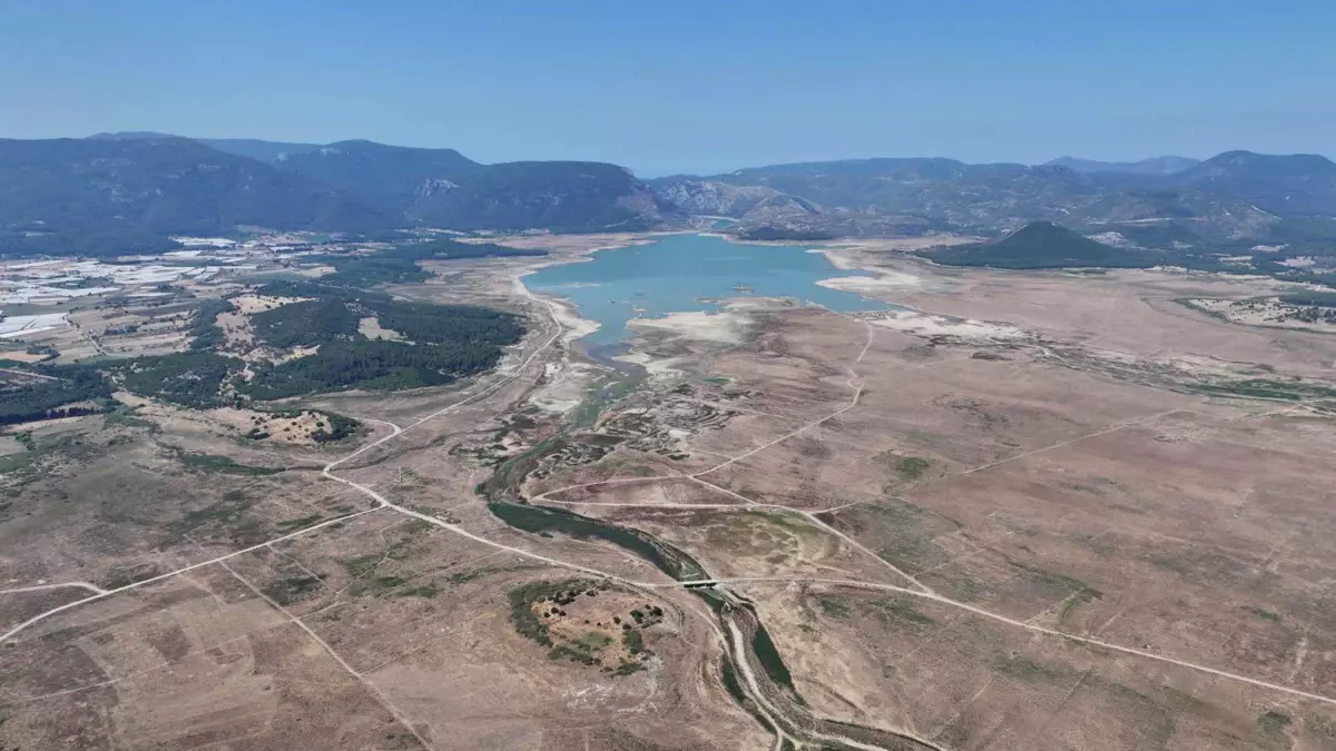 İzmir\'de Su Sorunu: Kirlilik ve Kuraklık