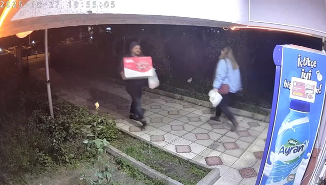 Sırra kadem basan Elif Kumal'ın kampa gitmek için evden çıktığı anlar Sırra kadem basan Elif Kumal'ın kampa gitmek için evden çıktığı anlar