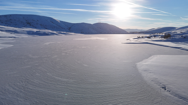 Sivas'ta Yıldız Göleti'nin yüzeyi buz tuttu Sivas'ta Yıldız Göleti'nin yüzeyi buz tuttu