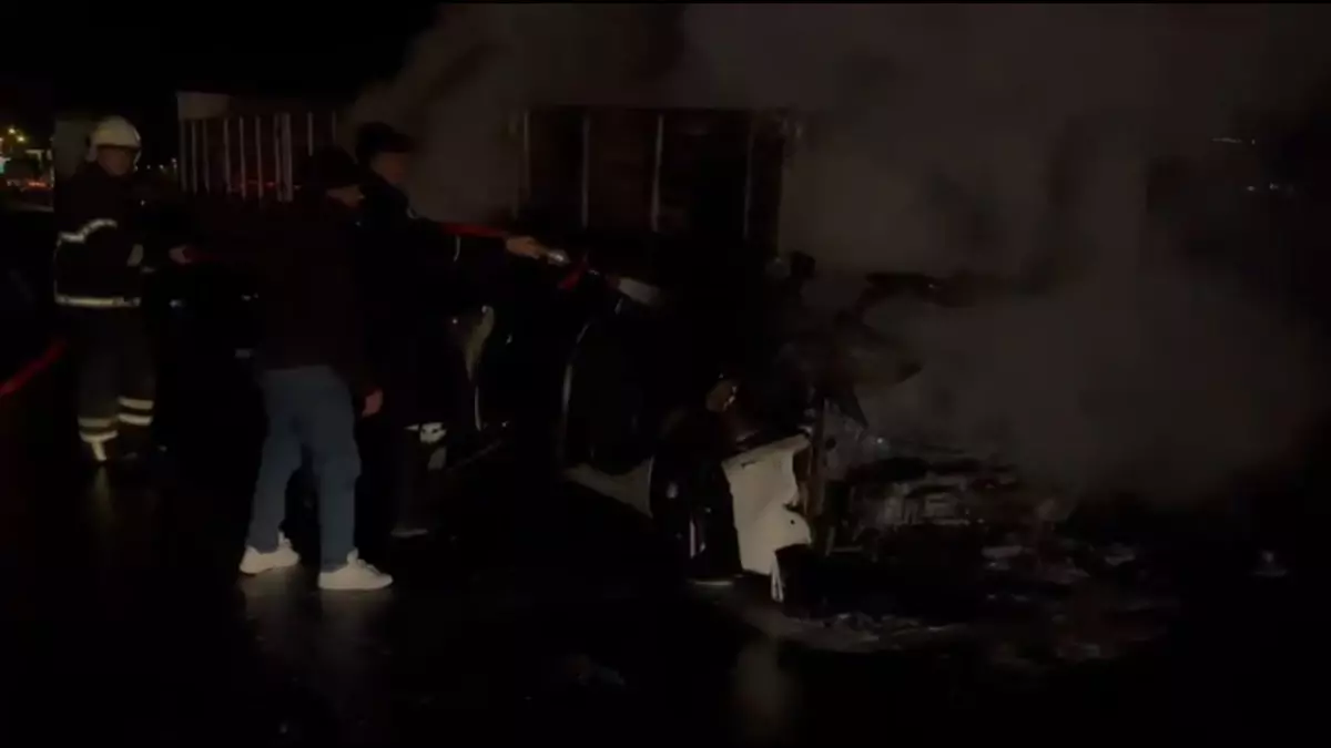 Ceyhan\'da Trafik Kazası: Genç Sürücü Hayatını Kaybetti