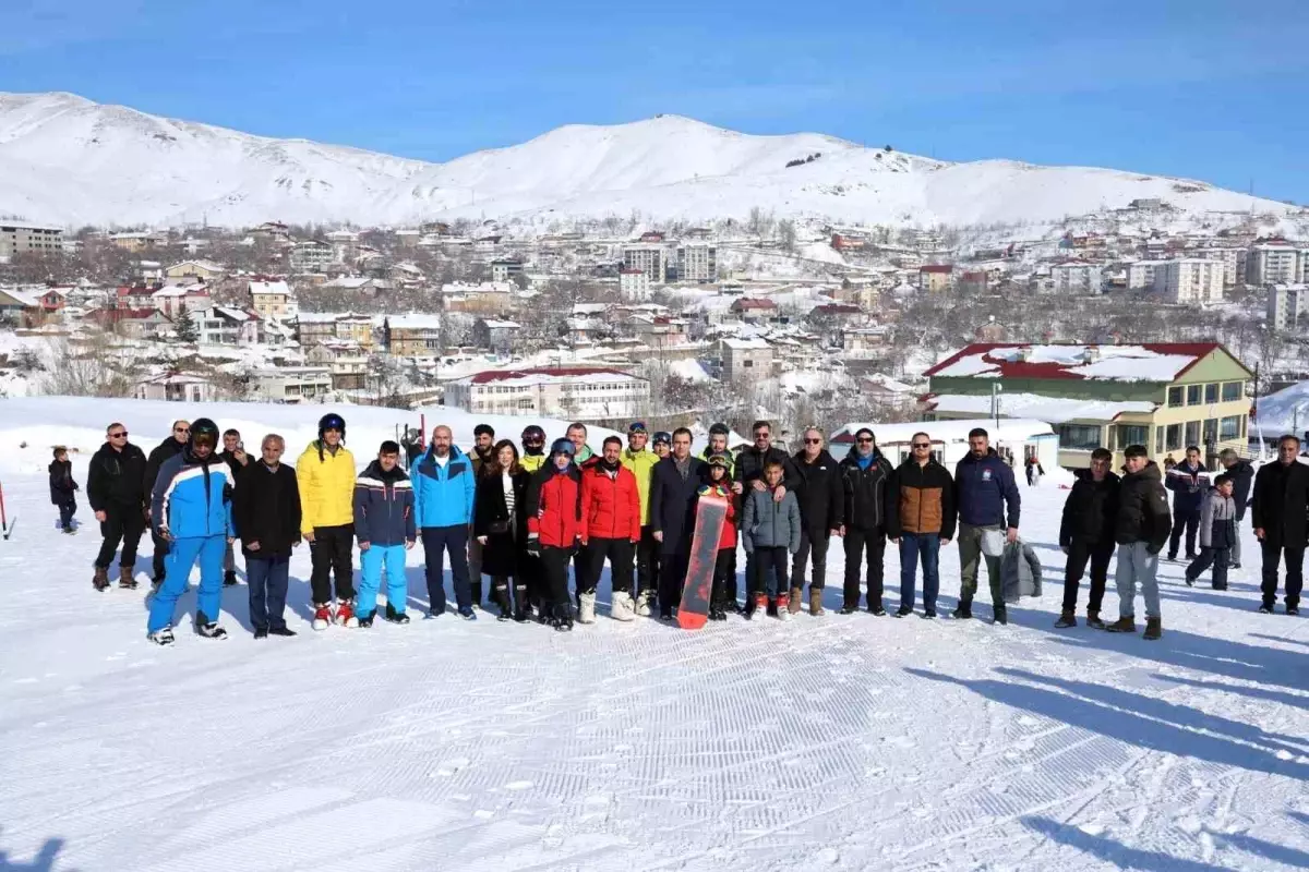 Vali Ahmet Karakaya, kayak il birinciliği müsabakalarında sporcularla buluştu