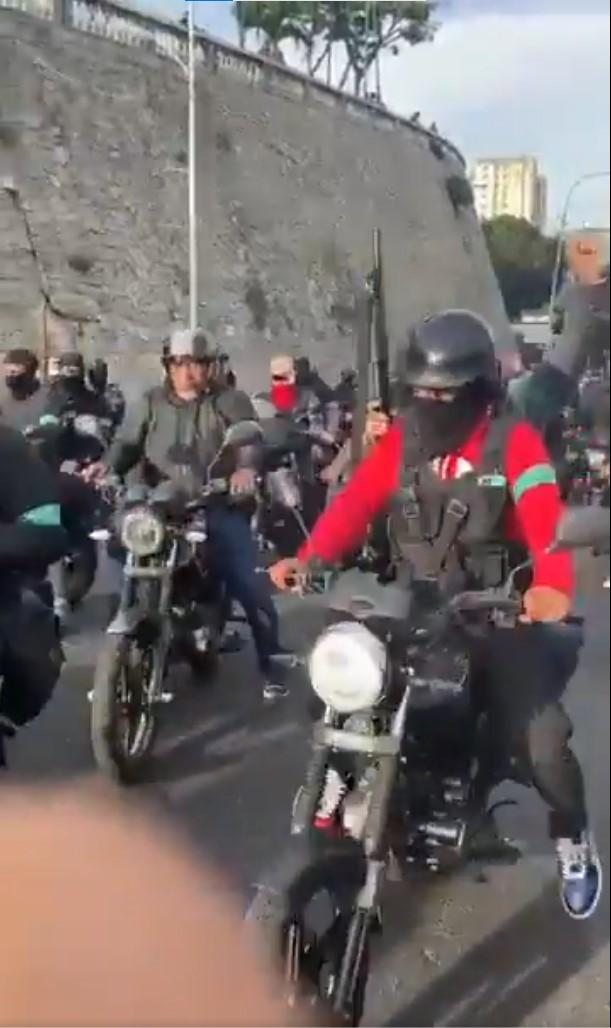 Venezuela'da Maduro destekçileri sokaklarda: Devrimci güçler Trump'a karşı harekete geçti