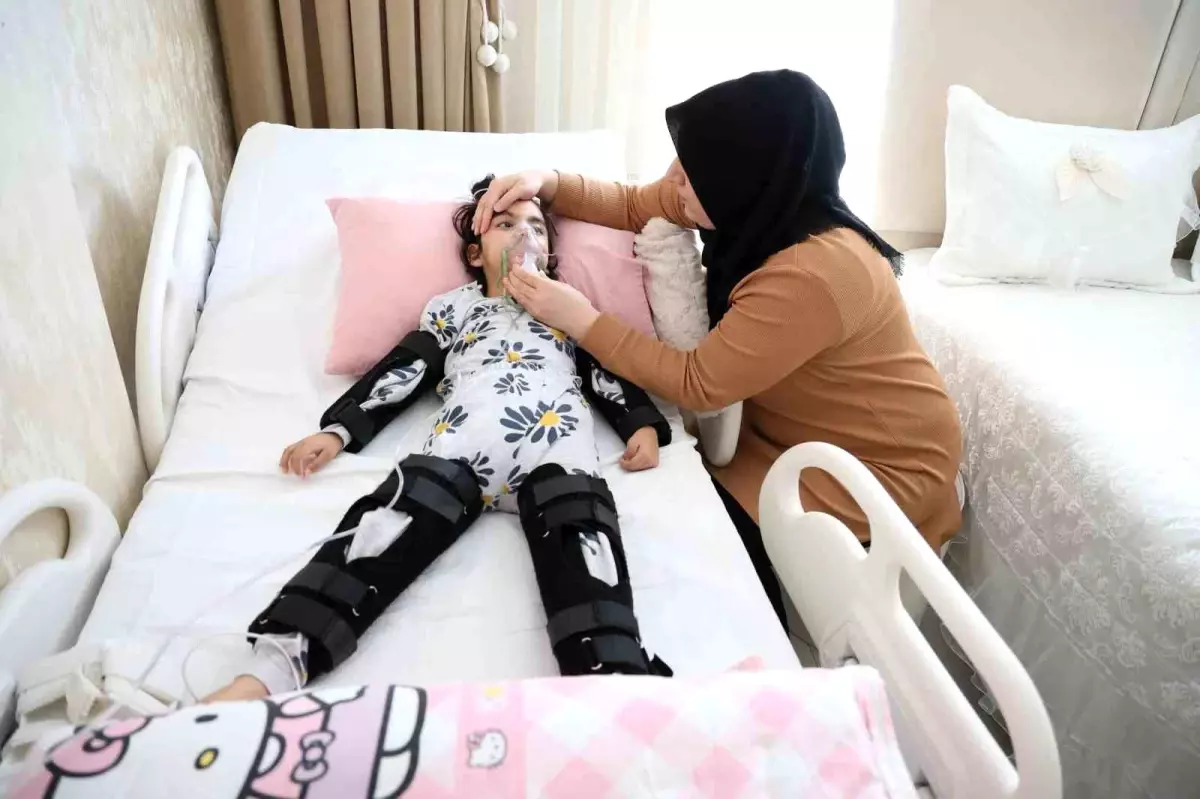 Yürüyerek girdiği hastaneden yatalak çıktı: 4 yaşındaki Mihra yaşam mücadelesi veriyor