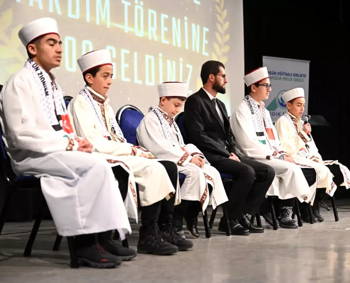 71 öğrencinin hafızlık gururu taçlandırıldı