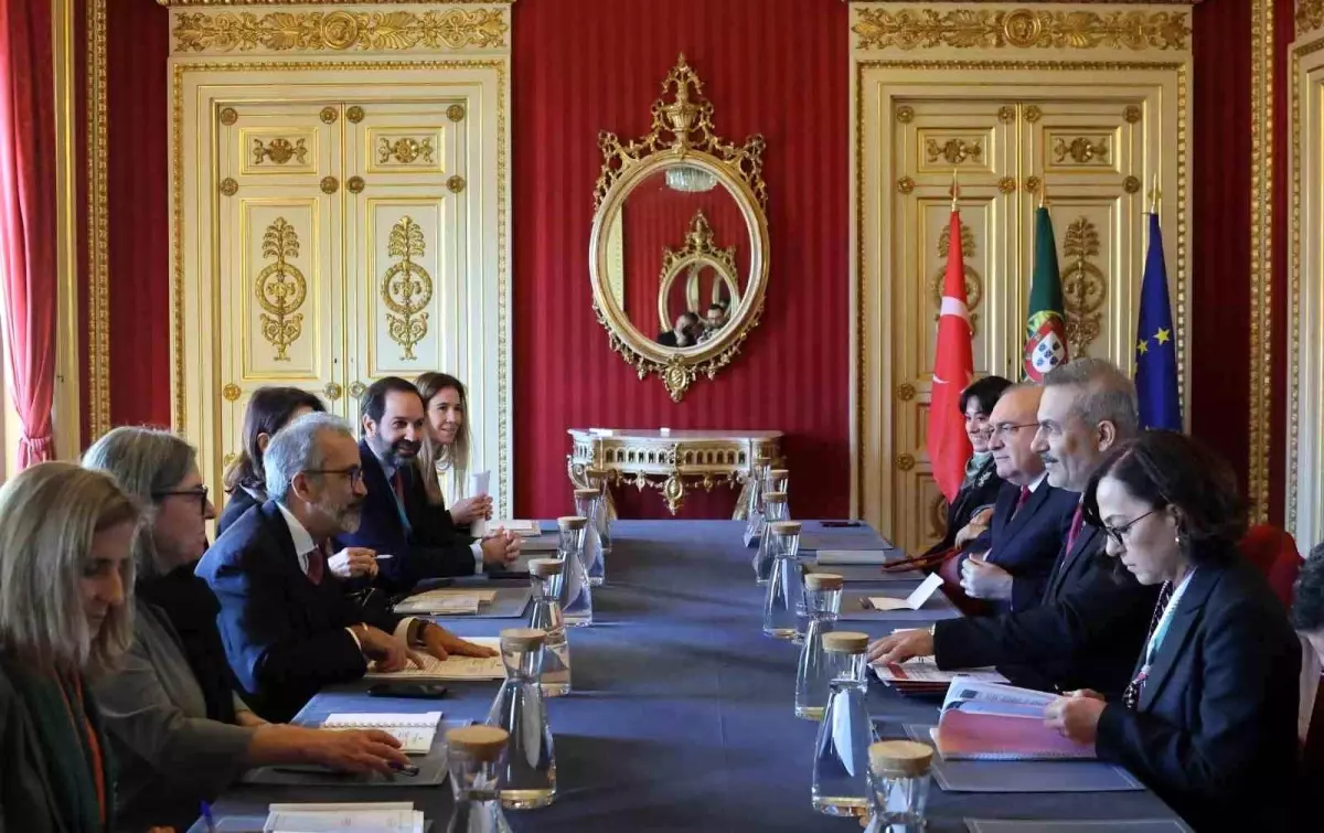 Hakan Fidan Portekiz\'de