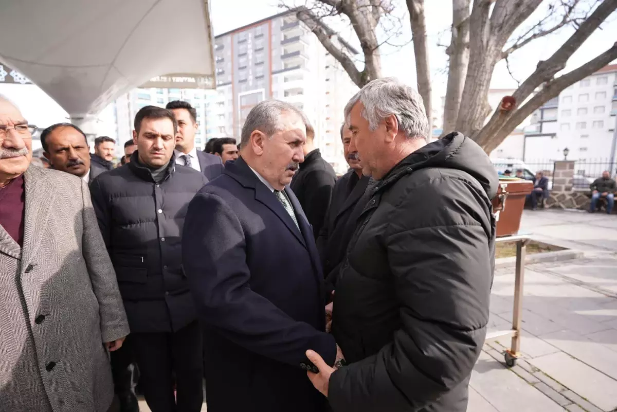 BBP\'li Hakan Ayantaş\'ın Babası Son Yolculuğuna Uğurlandı