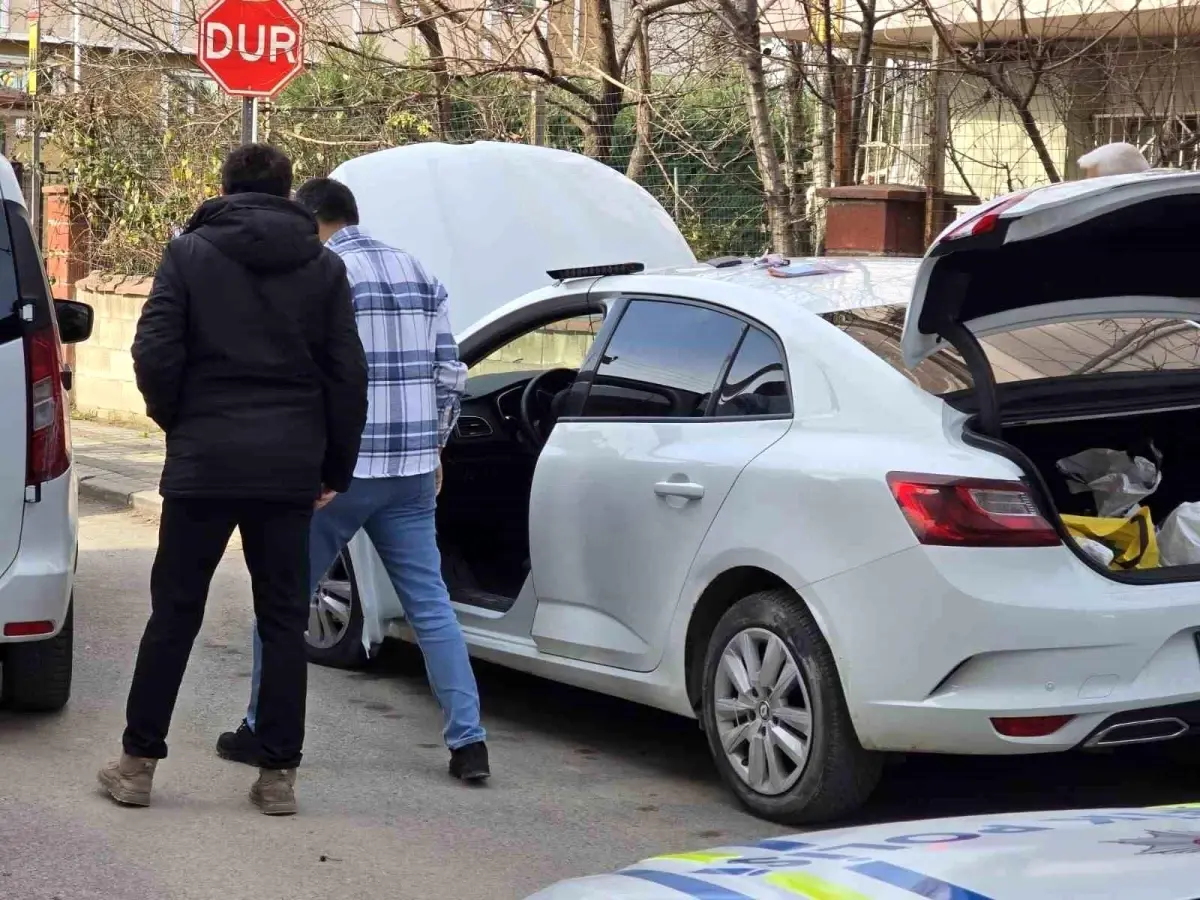 İnegöl\'de Çakarlı Araçla Kovalamaca