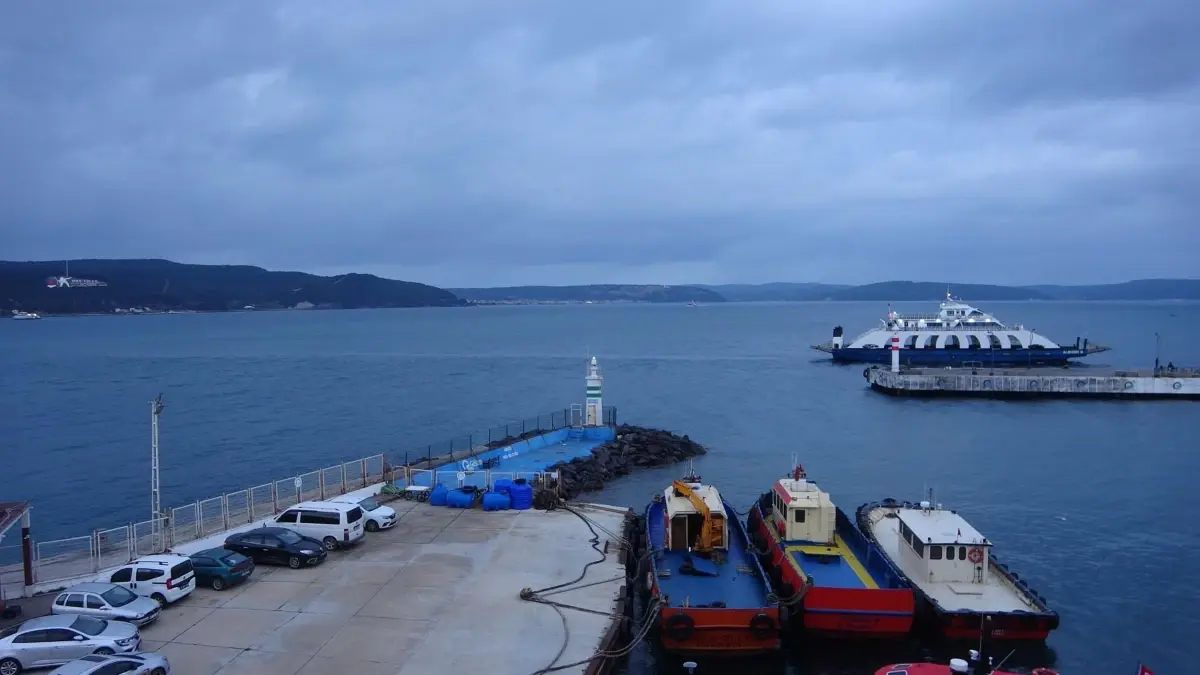 Çanakkale Boğazı\'ndaki Lodos Fırtınası Geçti