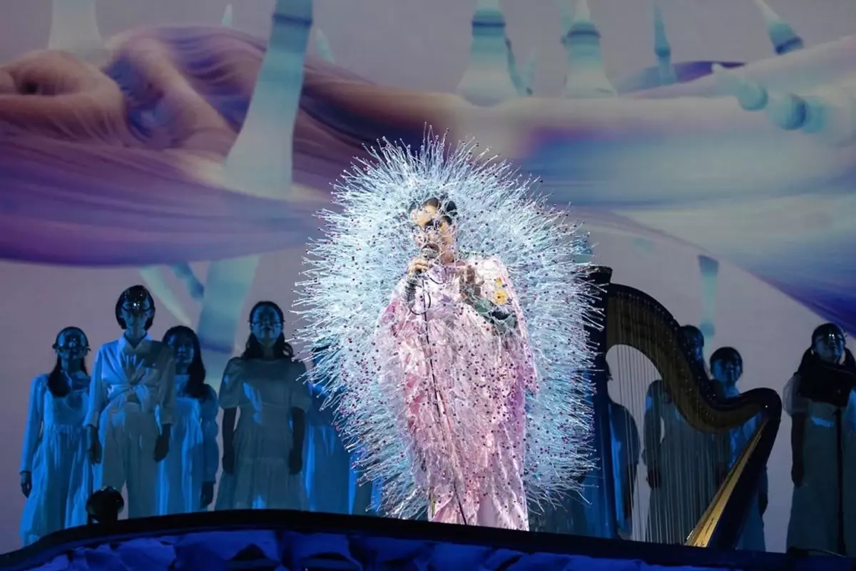 Dünyaca ünlü şarkıcıdan Trump\'ın hedefindeki Grönland\'a çağrı: Bağımsızlığınızı ilan edin