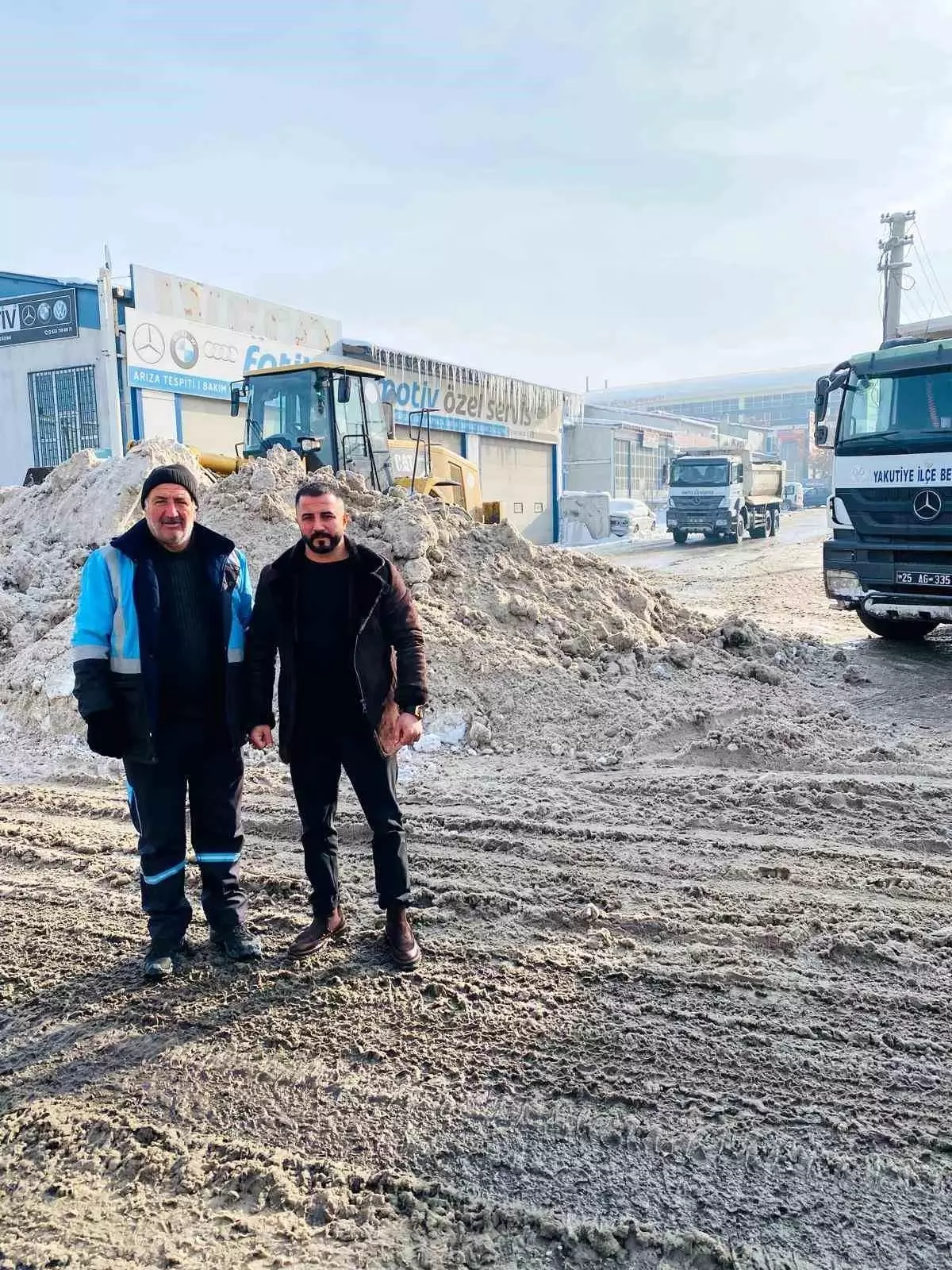 Emre Akdoğan sahada, esnaf rahatta: Sanayide kar engeli aşıldı