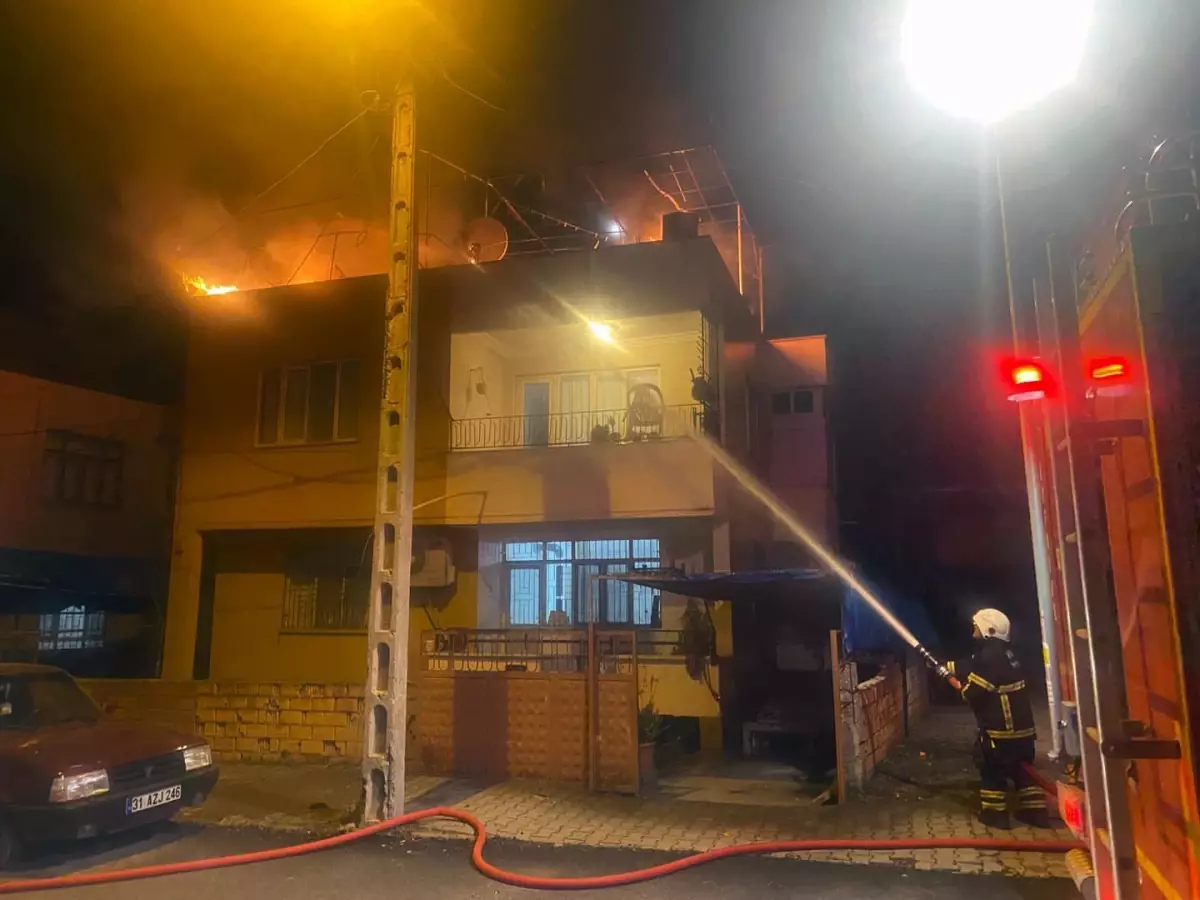 Payas\'ta Ev Yangını Korkuttu