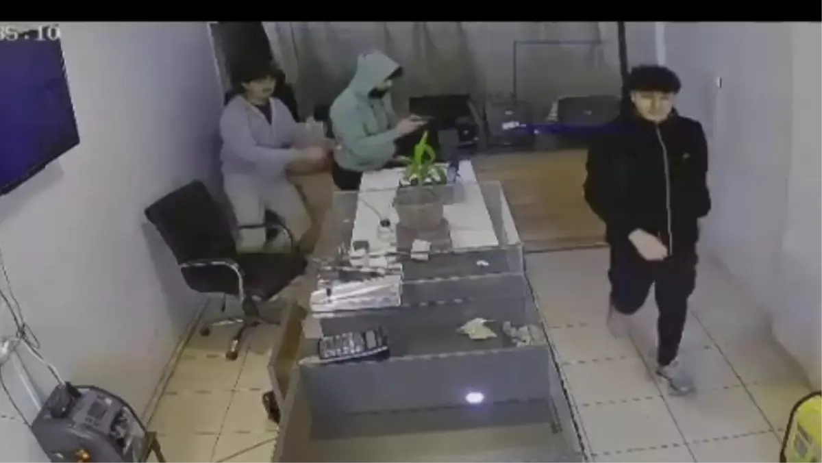 Kırıkhan\'da Kuyumcu Soygunu: 3 Kilo Altın Çalındı