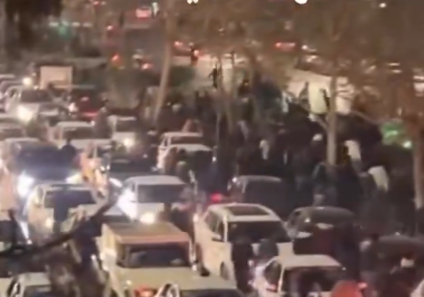 İran kaosa sürükleniyor! Ölü sayısı 20'ye yükseldi, en kanlı müdahale İlam'da