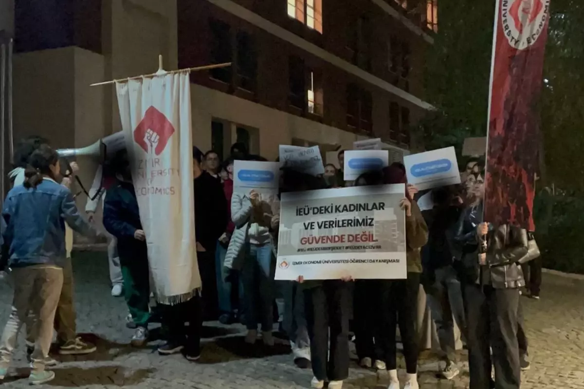 İzmir\'de kız öğrenciler ayakta: Kampüste tacizci istemiyoruz!