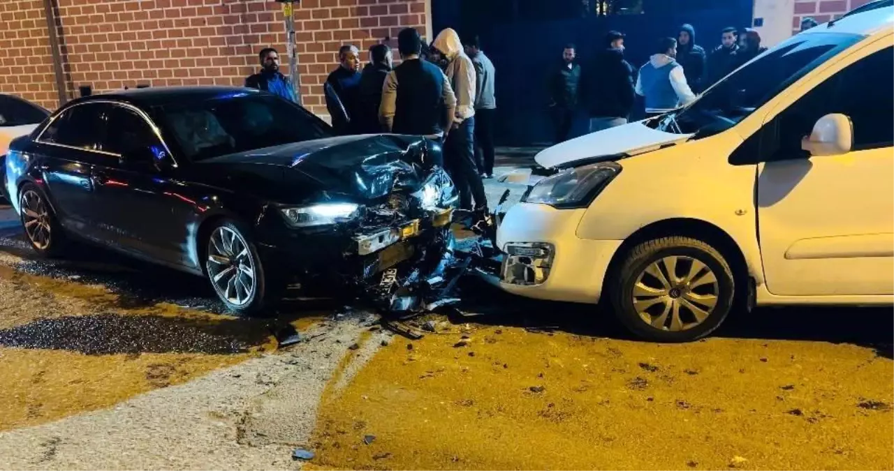 Ceylanpınar\'da Lüks Otomobil Kaza Yaptı