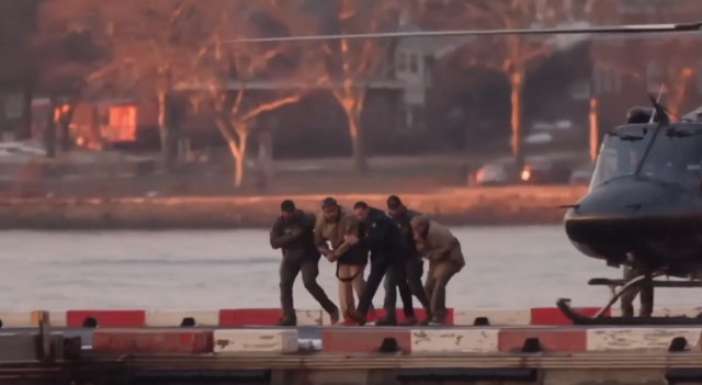 Maduro ve eşi, ABD mahkemesine götürüldü! İşte o anlar