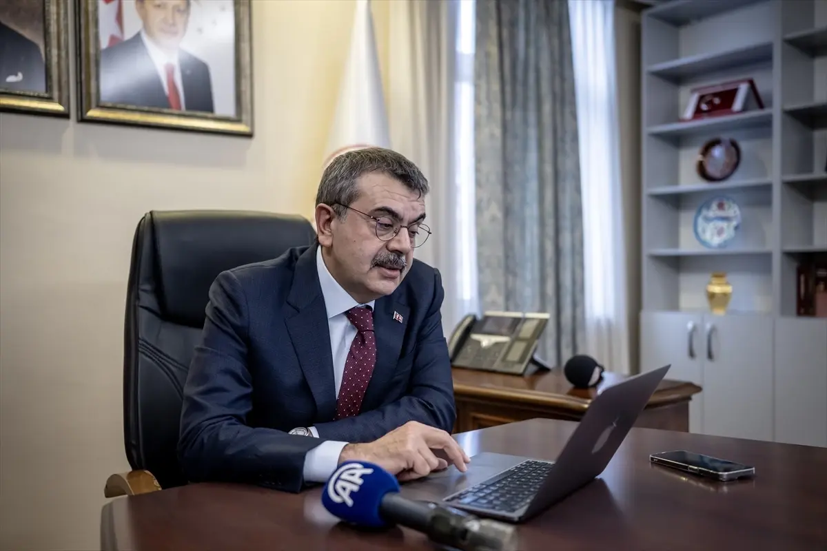 Bakan Tekin Yılın Kareleri Oylamasında