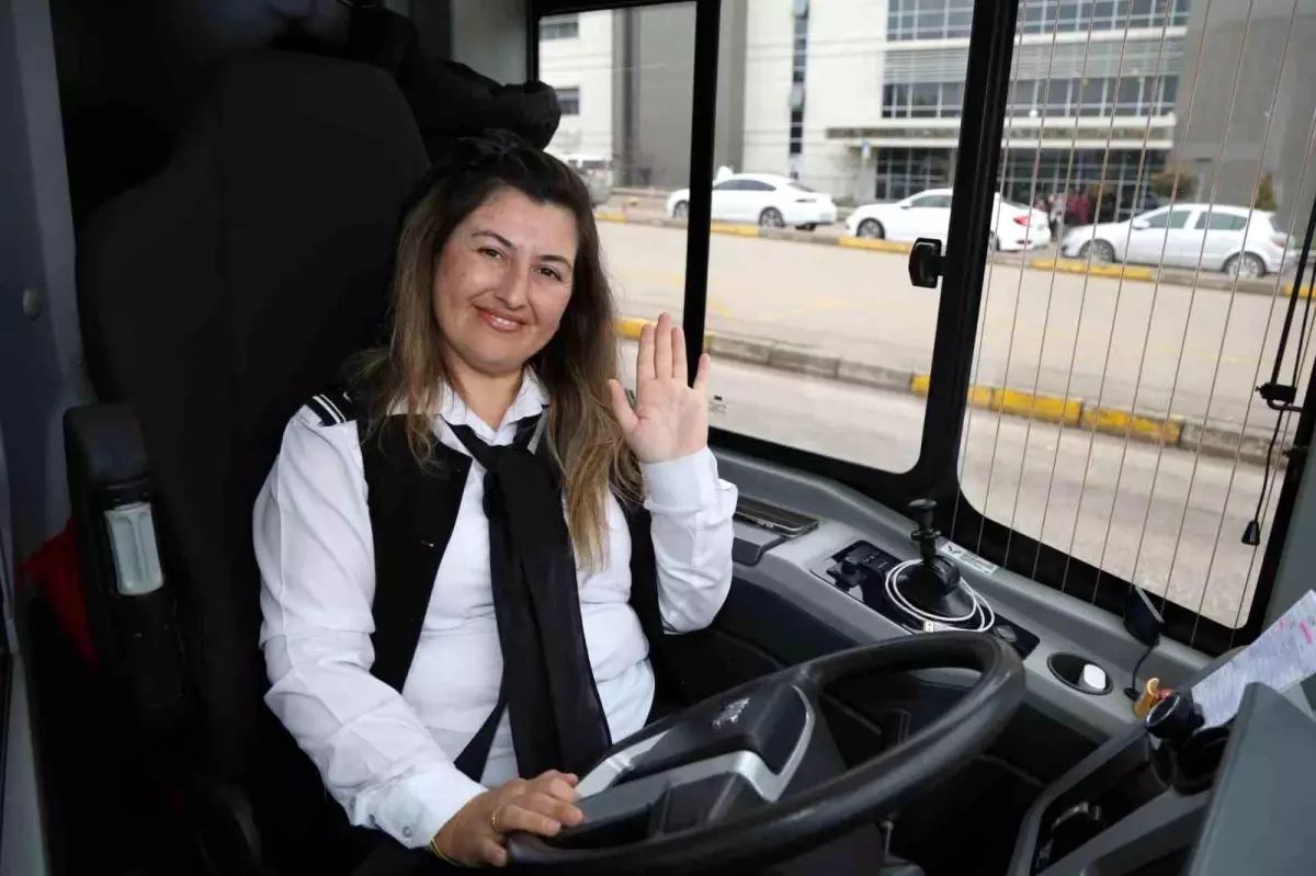 Öğretmenliği bıraktı, otobüs direksiyonuna geçti