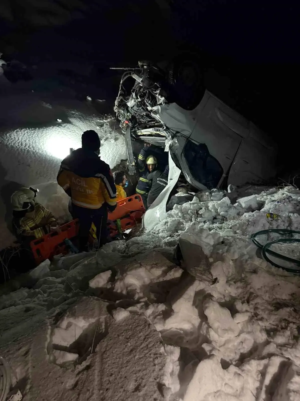 Diyarbakır\'da Kaza: Sürücü Şarampole Devrildi
