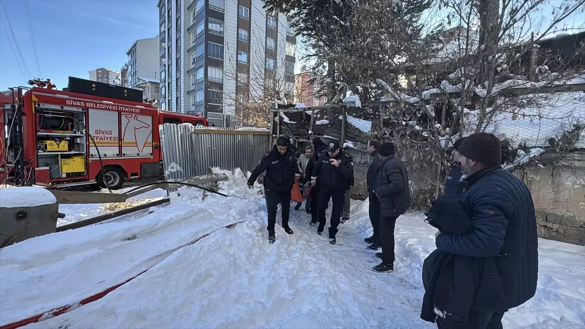 Sivas\'ta Yangında 90 Yaşındaki Adam Yaralandı
