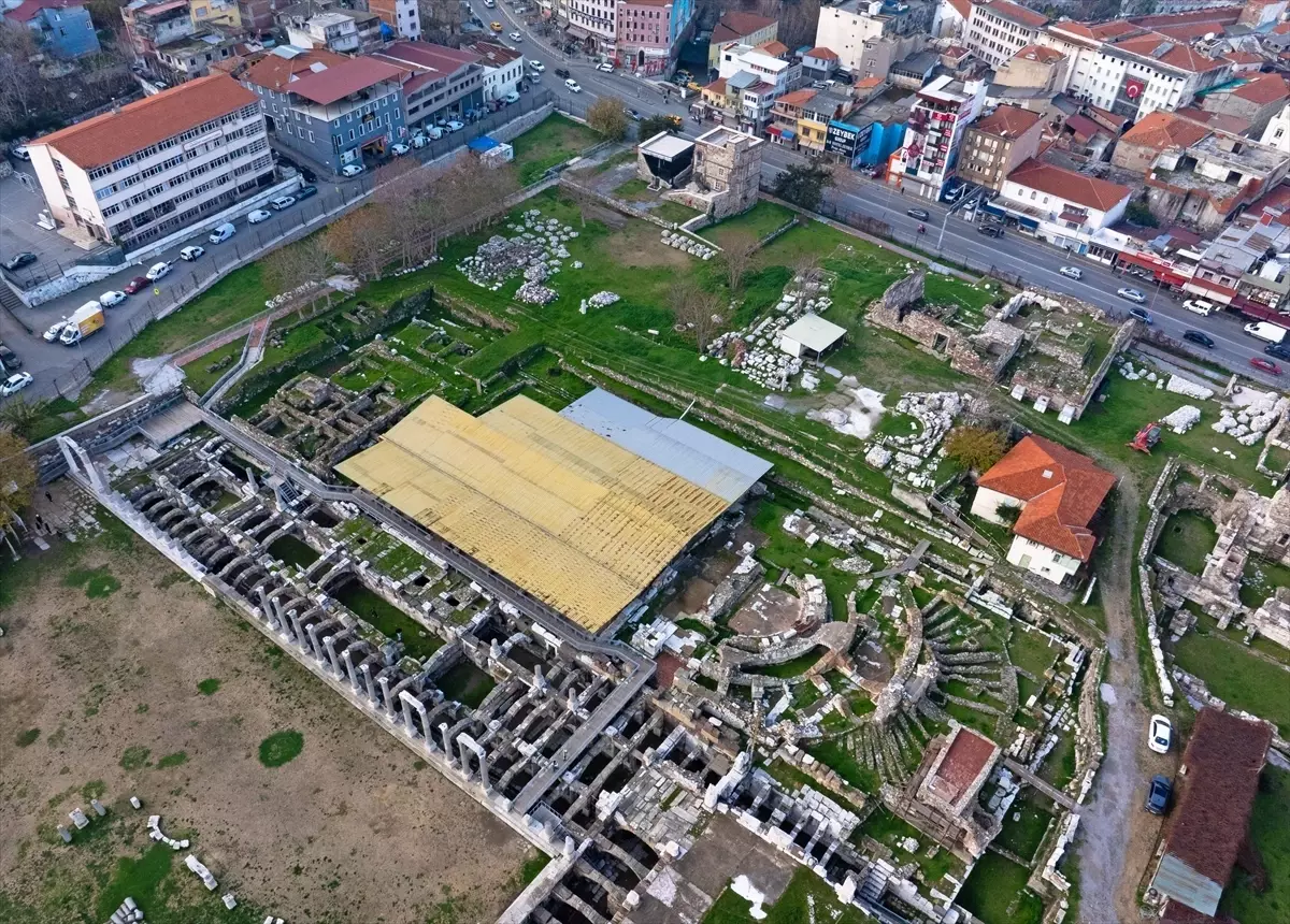 Smyrna\'da 70 Yıl Sonra Yeni Mozaik Bulundu