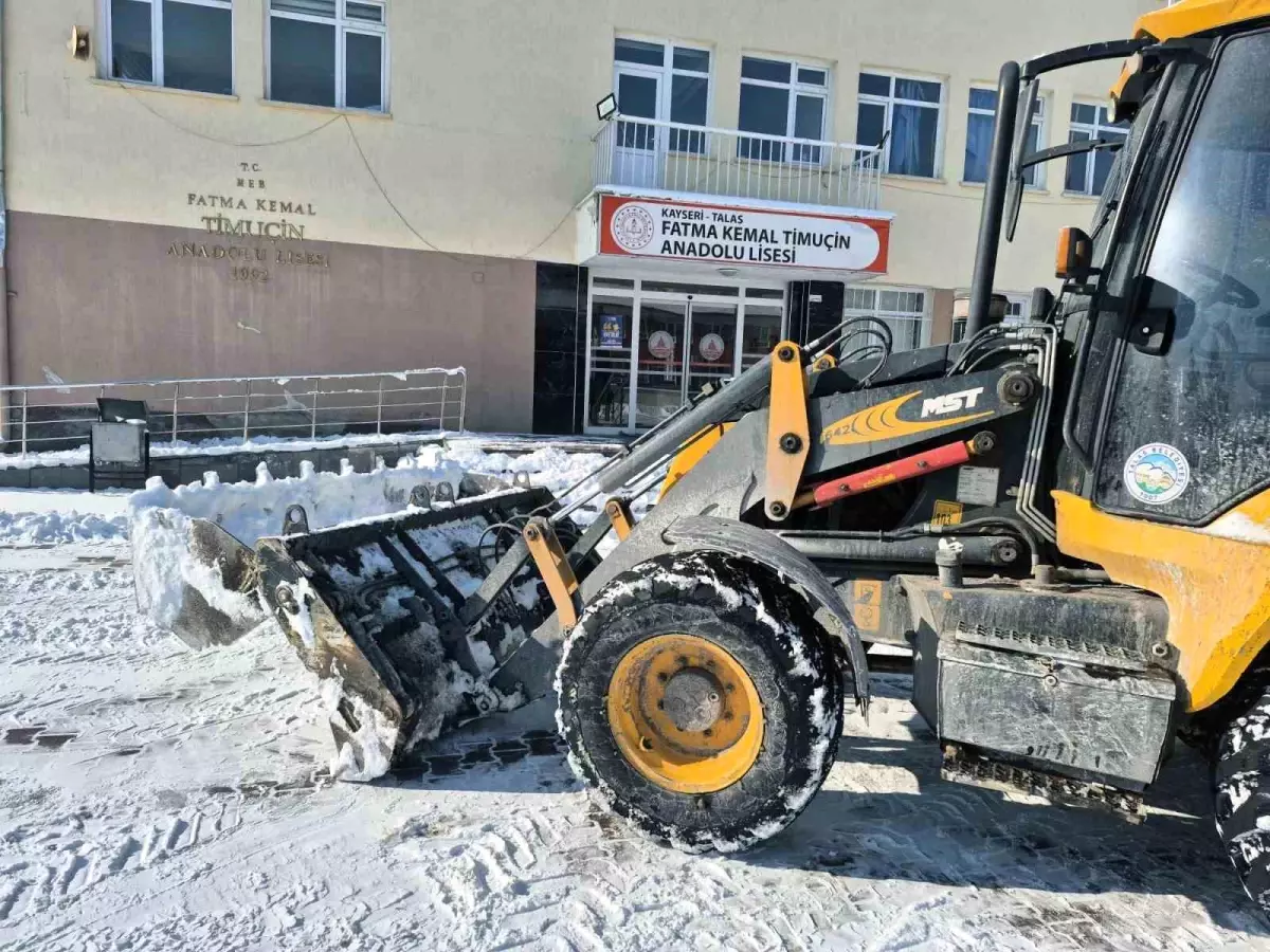 Talas\'ta öğrenciler okula temiz başladı