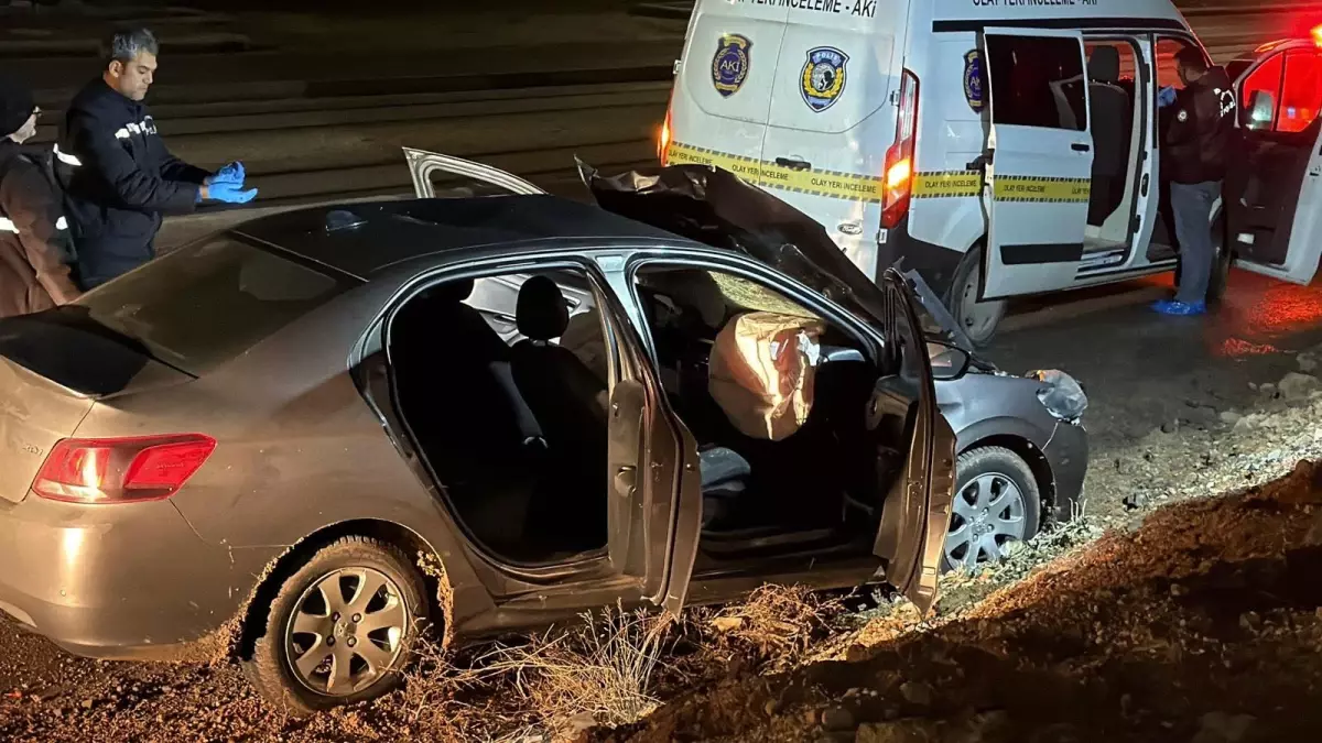 Yarış yaparken otomobiliyle 3 kişiye çarpıp ölümlerine neden olan sürücü adliyede