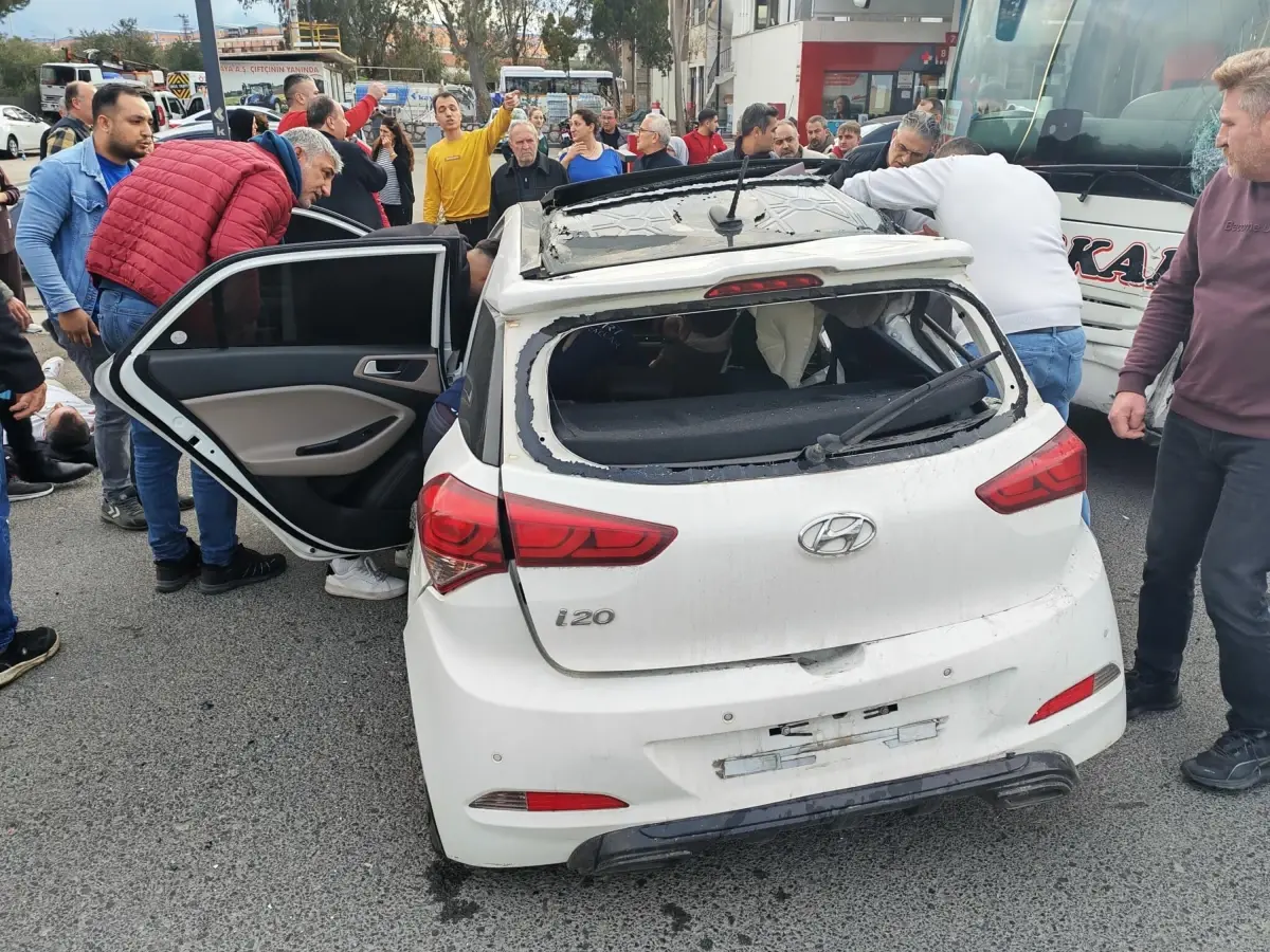 Turgutlu\'da Otobüs Kazası: 3 Yaralı