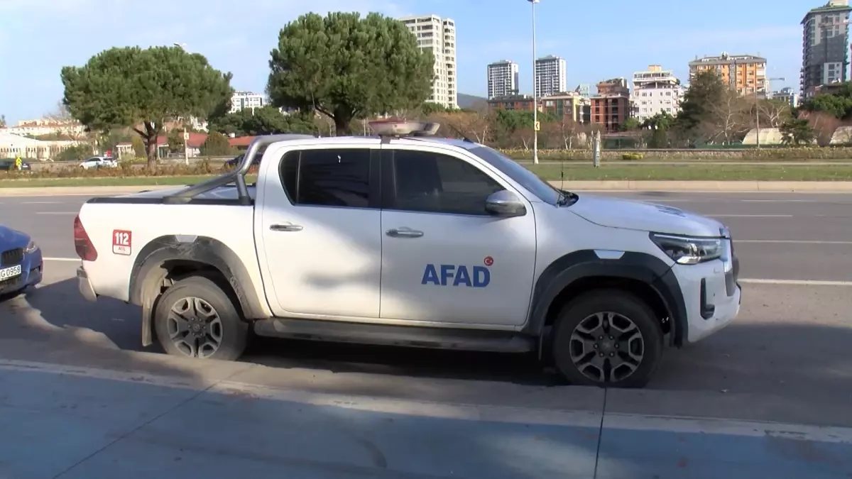 Adalar\'da Denize Düşen Kişi İçin Arama Çalışmaları Devam Ediyor