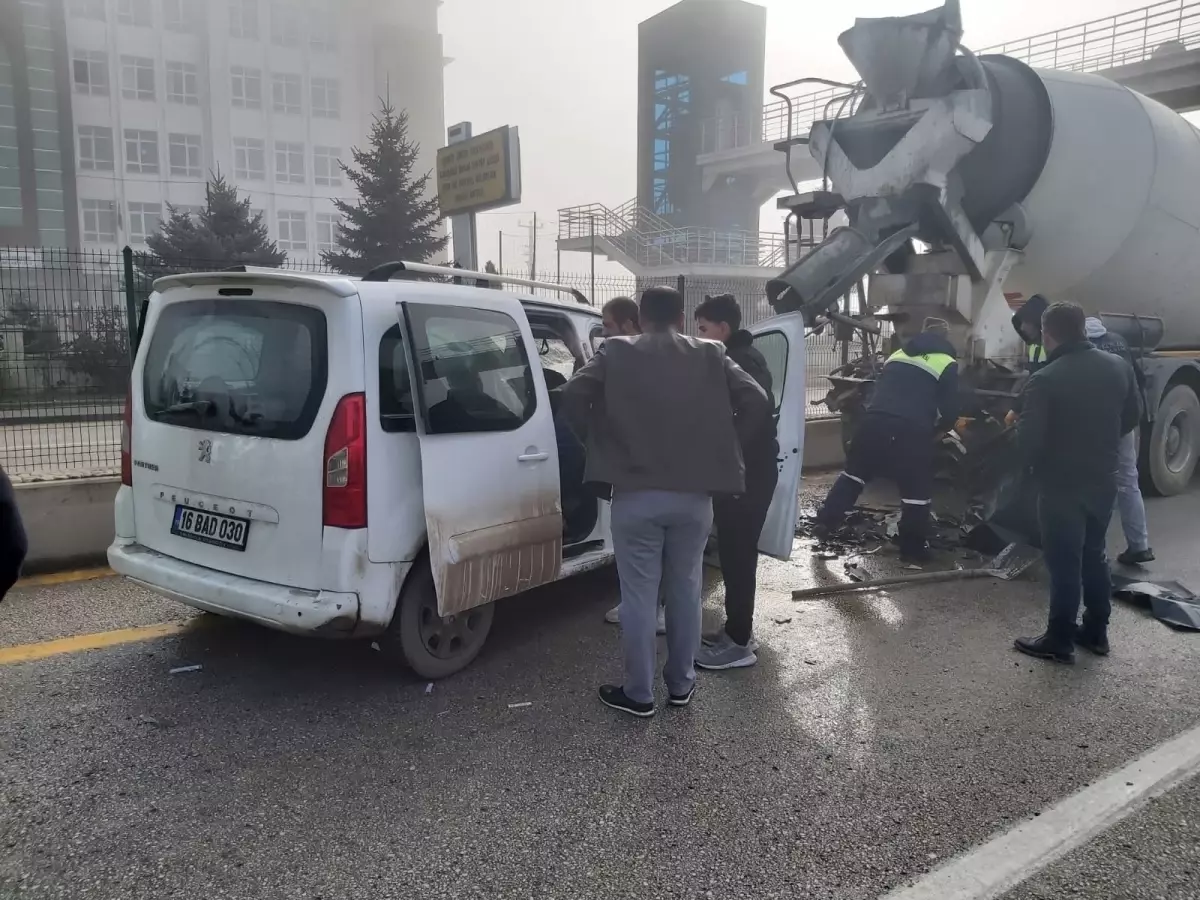 Çubuk\'ta Yoğun Siste Trafik Kazası: 5 Yaralı