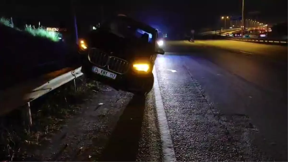 Manavgat\'ta Lüks Cip Bariyerlere Asılı Kaldı