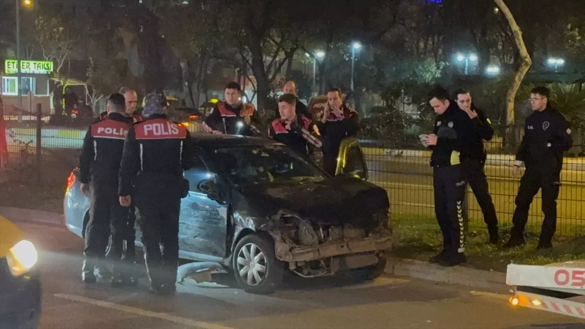 Antalya\'da Kaçan Sürücü 4 Araca Çarptı