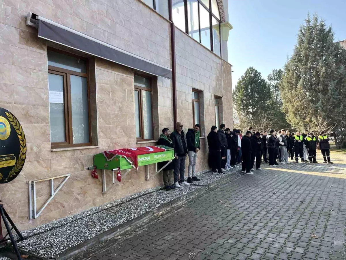 Askere gidecekti, tabutuna "O şimdi asker" yazılı tülbent serildi