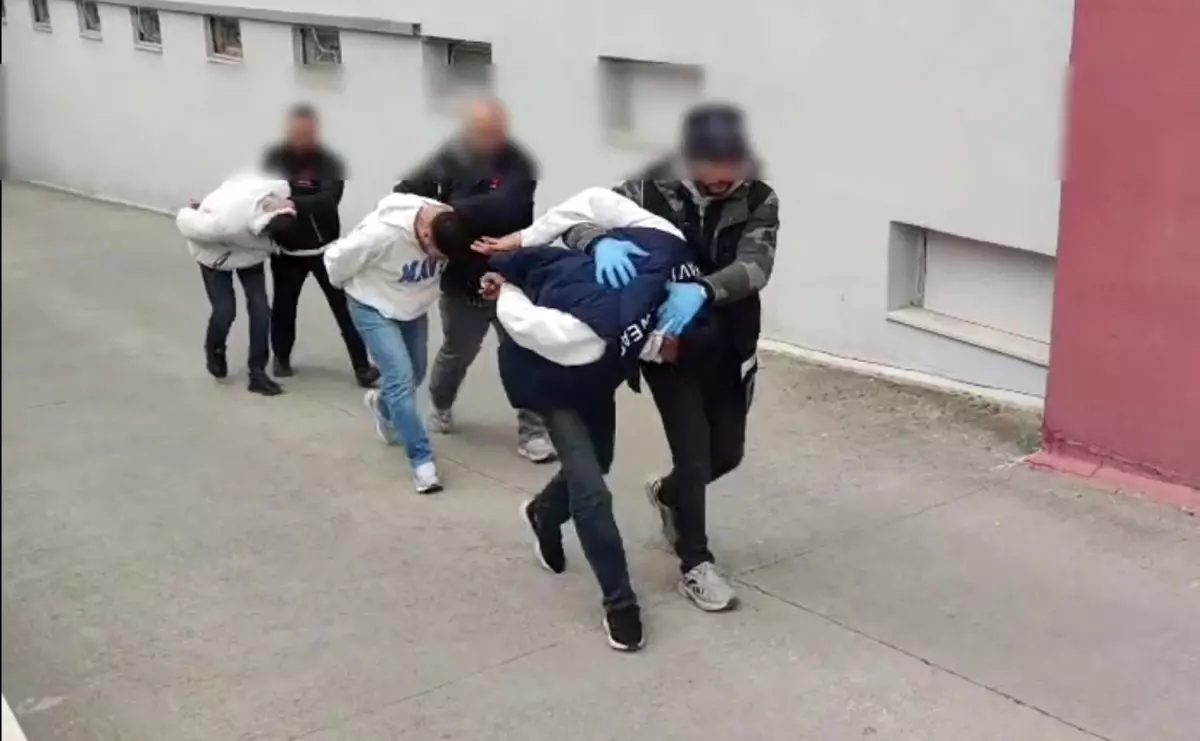 Adana\'da 66 Bin Uyuşturucu Hap Ele Geçirildi