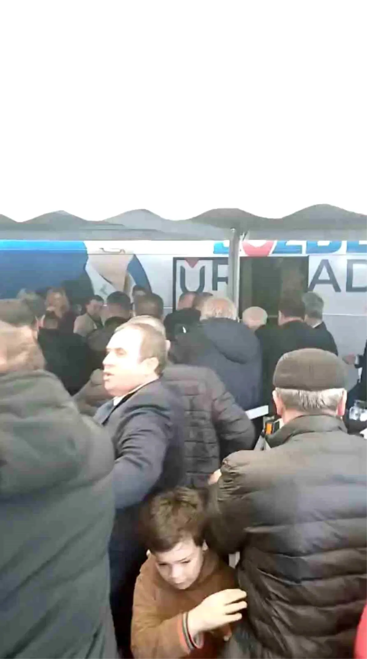 Bursa Büyükşehir Belediye Başkanı Mustafa Bozbey\'e saldırı girişimi