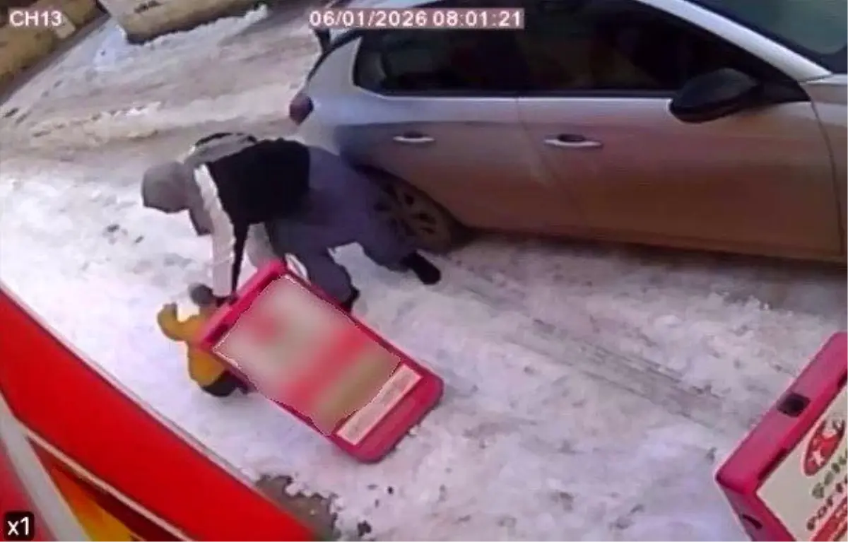 Adıyaman\'da Buz Pistine Dönüşen Sokak