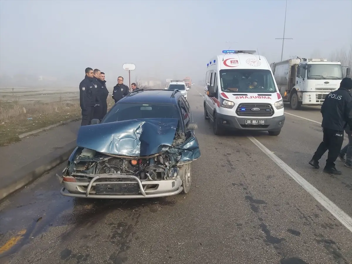 Çubuk\'ta Zincirleme Trafik Kazası: 5 Yaralı